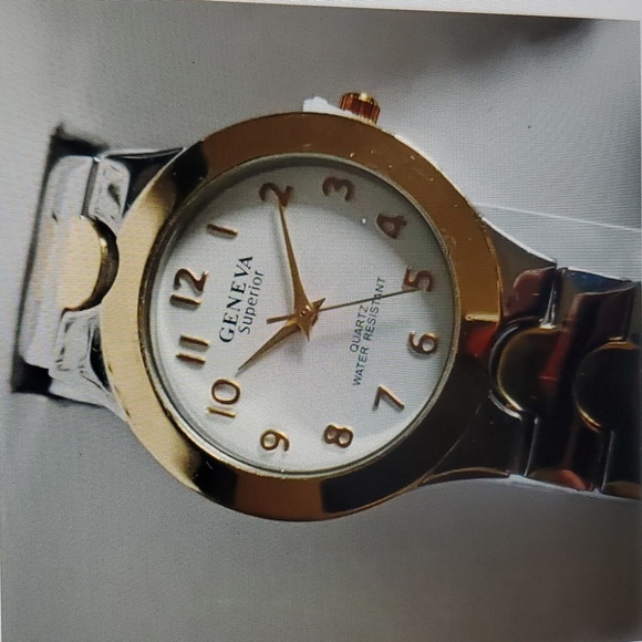 ⭐️⭐️⭐️⭐️⭐️Brand new 2 watch set comes with box special price ⭐️⭐️⭐️ - Picture 3 of 8